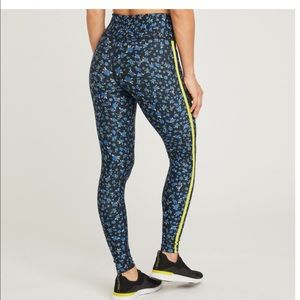soulcycle Pants - Soul By SoulCycle Floral Tight With Side Stripe soulcycle Pants - Soul By SoulCycle Floral Tight With Side Stripe